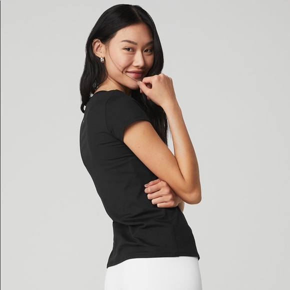 Alo Yoga Alosoft Finesse Tee - Picture 2 of 6